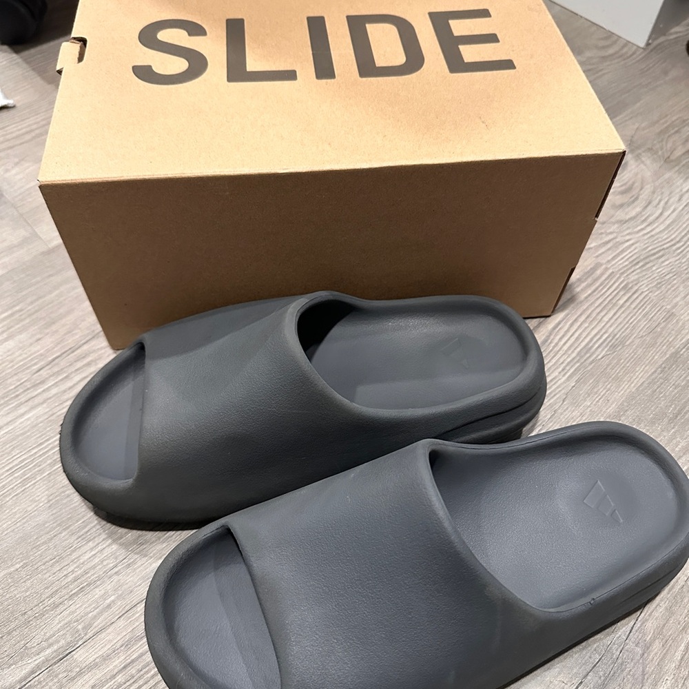 adidas YZY Slide in Black